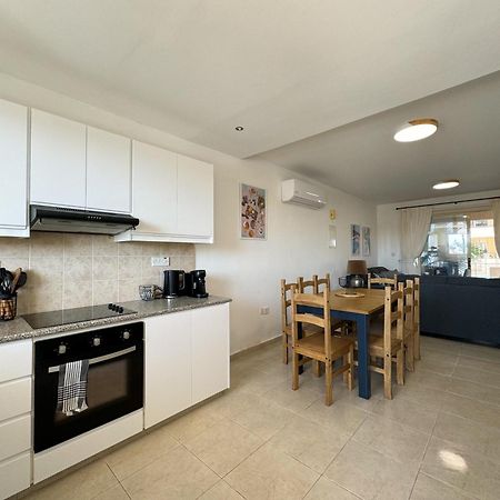 Royal-Seacrest Oasis, Pool-Side Appartement Paphos Buitenkant foto