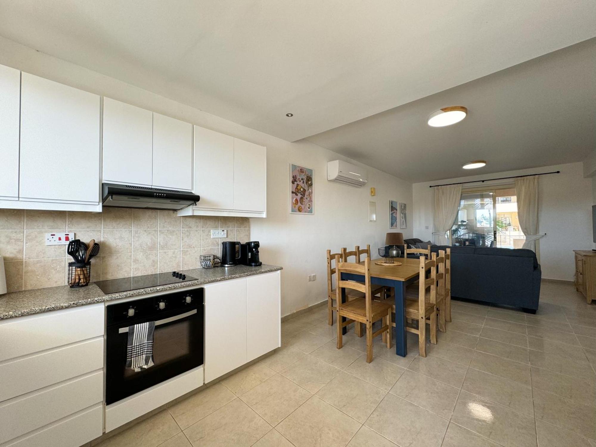 Royal-Seacrest Oasis, Pool-Side Appartement Paphos Buitenkant foto