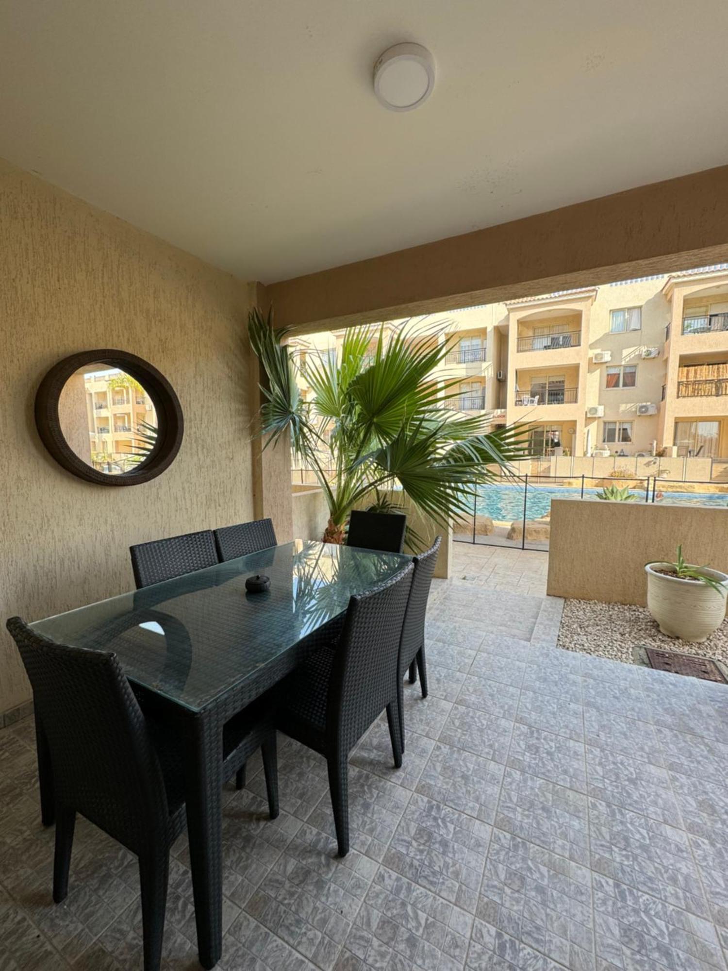 Royal-Seacrest Oasis, Pool-Side Appartement Paphos Buitenkant foto