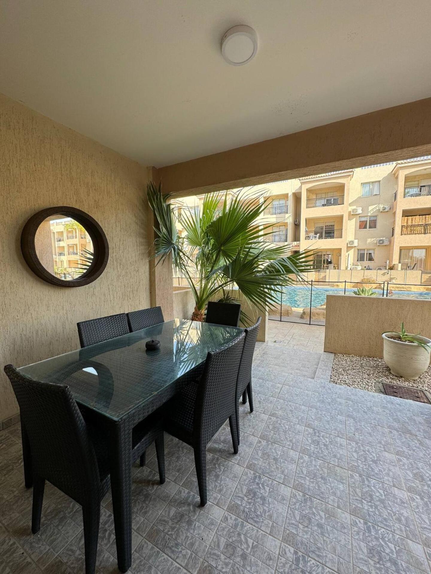 Royal-Seacrest Oasis, Pool-Side Appartement Paphos Buitenkant foto